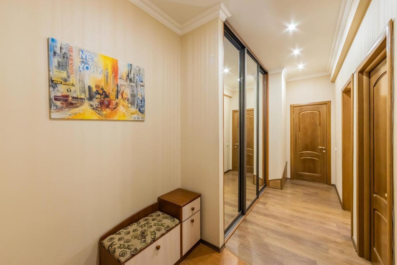 2К Квартира На Шота Руставелі, Бессарабка Kiev Bagian luar foto