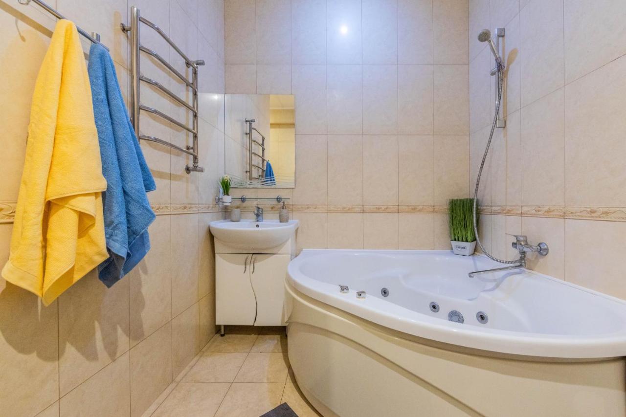 2К Квартира На Шота Руставелі, Бессарабка Kiev Bagian luar foto